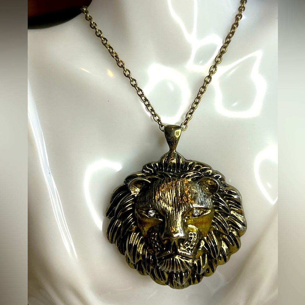 Brand New✨ H&M Gold Brass Lion Head Necklace 🦁
